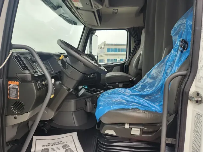 2023 VOLVO VNL64T860