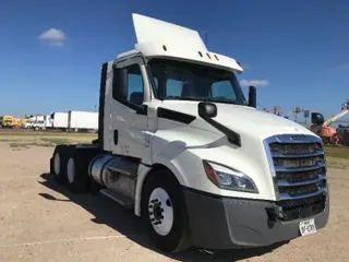 2018 Freightliner T12664ST