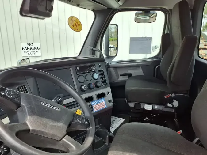 2020 FREIGHTLINER/MERCEDES NEW CASCADIA 116086f3e3b6ed4588af98653a82c75e25e