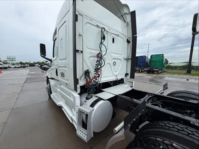 2020 Freightliner Cascadia 126086f9398048dd22c8de6cd23c2133dd8