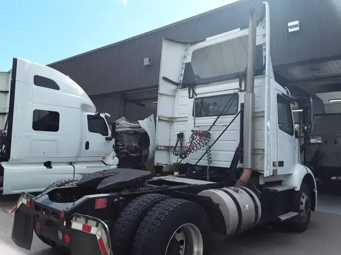 2019 VOLVO VNR42T 300