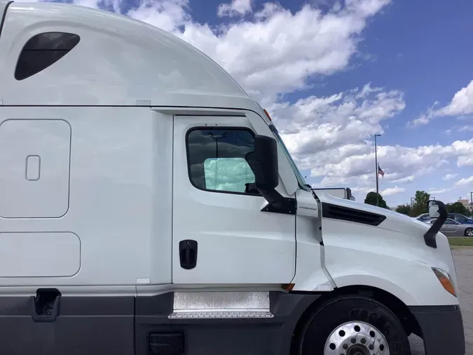 2022 Freightliner Cascadia 126