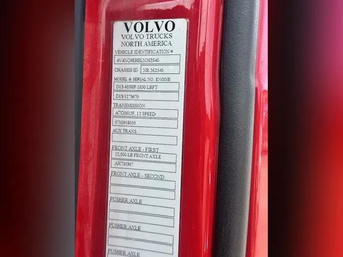 2020 VOLVO VNL64T740