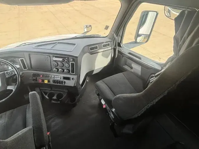 2019 Freightliner Cascadia 126087b4e53d1c501b413f0bbc7847abf37