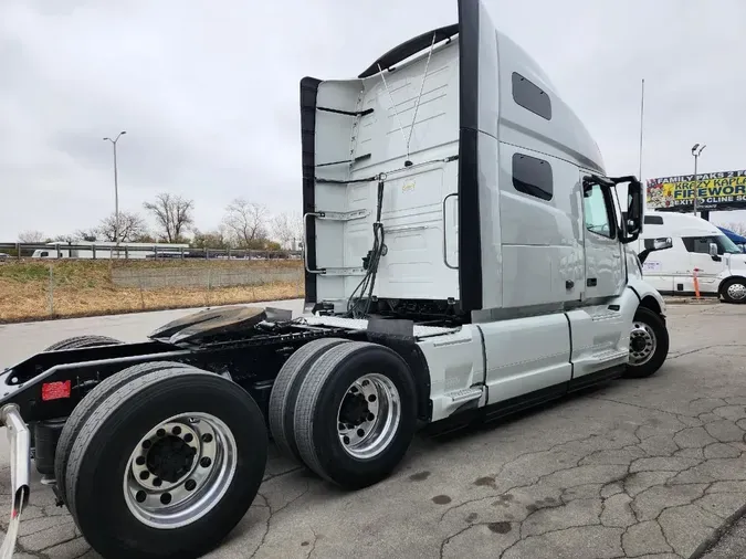 2023 VOLVO VNL64T760
