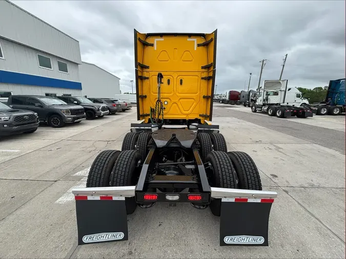 2022 Freightliner Cascadia 126087e0398ff5ca09e85c205c20788f7fb