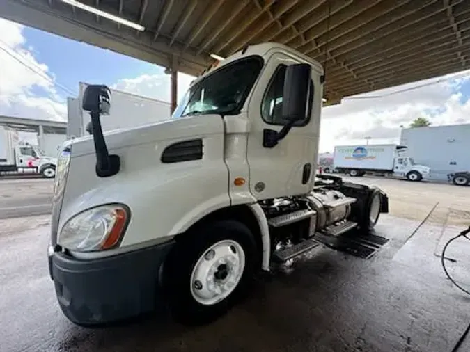 2014 FREIGHTLINER/MERCEDES CASCADIA 113