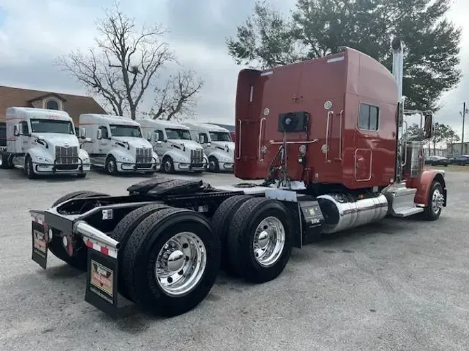 2023 Peterbilt 389