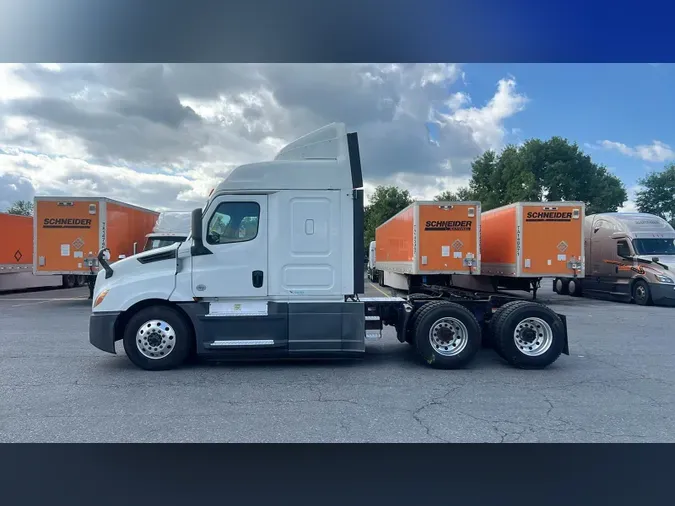 2020 Freightliner Cascadia 126