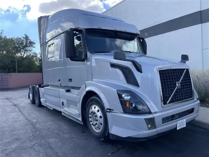 2018 VOLVO VNL730