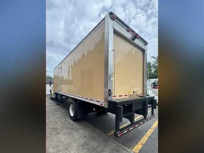 2019 FREIGHTLINER M2 106