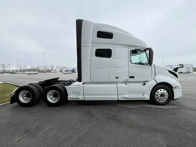 2020 VOLVO VNL64T760