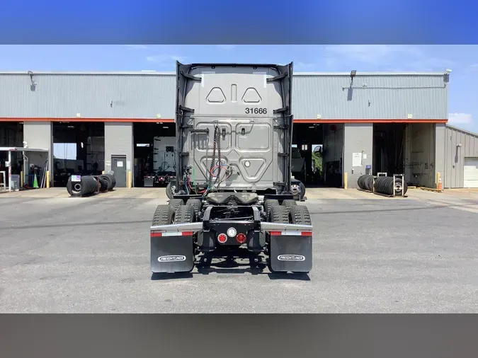 2024 Freightliner Cascadia 1260891f95f30e1286433432aae6f7a27aa