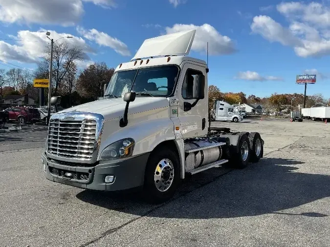 2018 Freightliner X12564ST