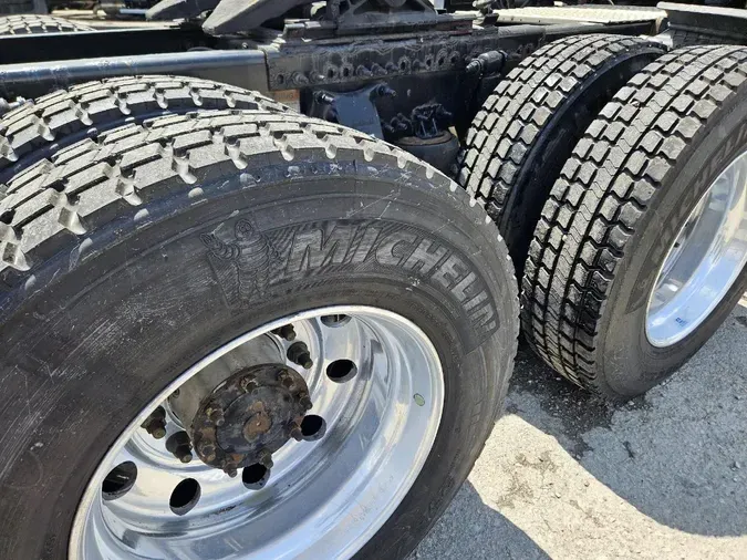 2021 FREIGHTLINER CASCADIA CA126