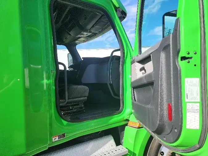 2019 Freightliner T12664ST