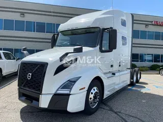 2025 VOLVO VNL64T760