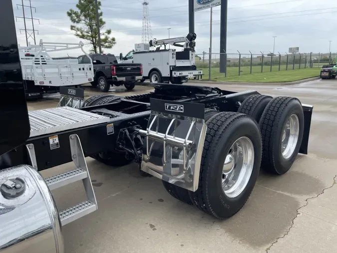 2022 Peterbilt 389