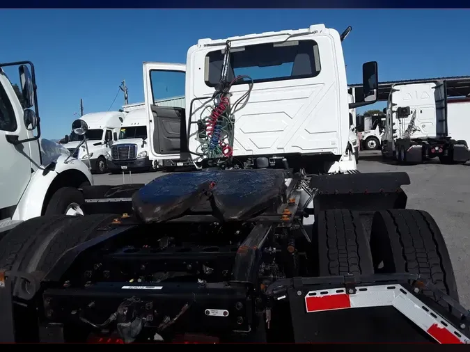 2019 NAVISTAR INTERNATIONAL RH613 DAYCAB S/A