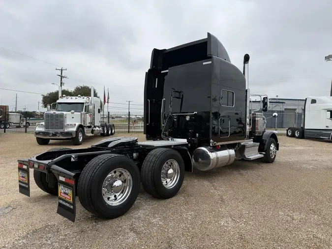 2022 Peterbilt 389
