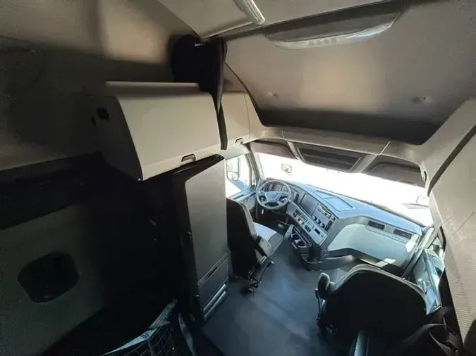 2021 FREIGHTLINER CA126