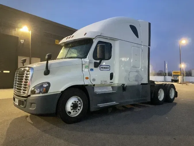 2018 Freightliner X12564ST