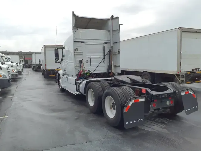 2020 VOLVO VNR64T-640