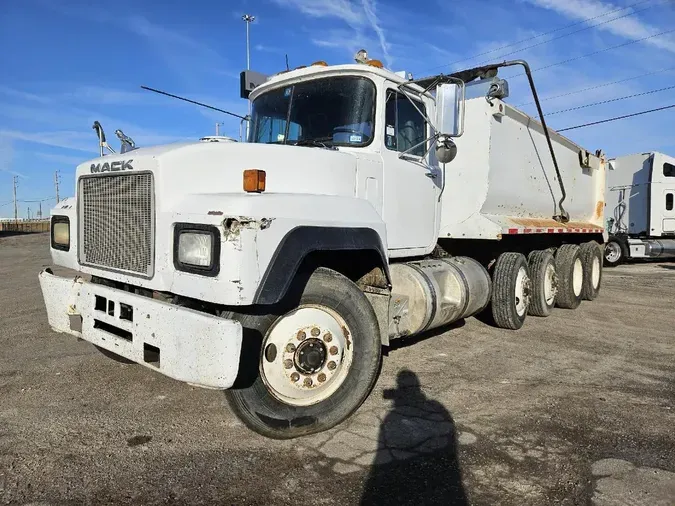 2000 MACK RD688S