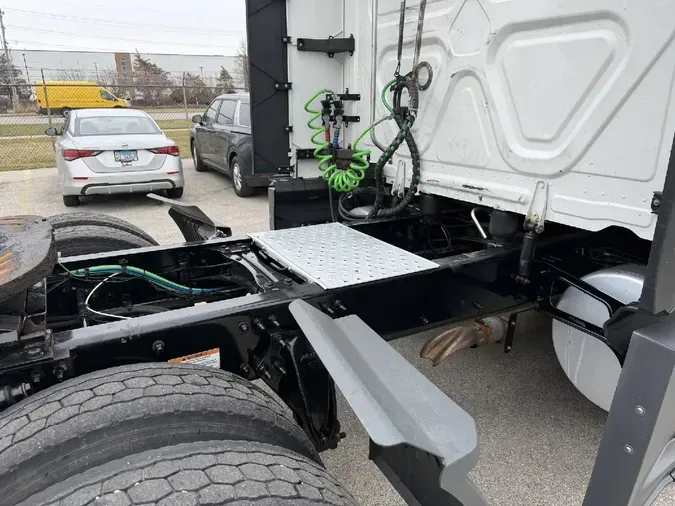 2022 FREIGHTLINER Cascadia 126