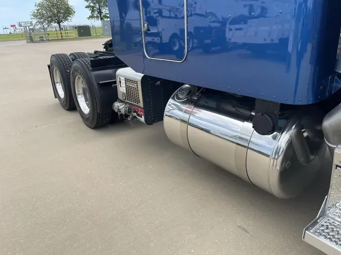 2024 Peterbilt 389