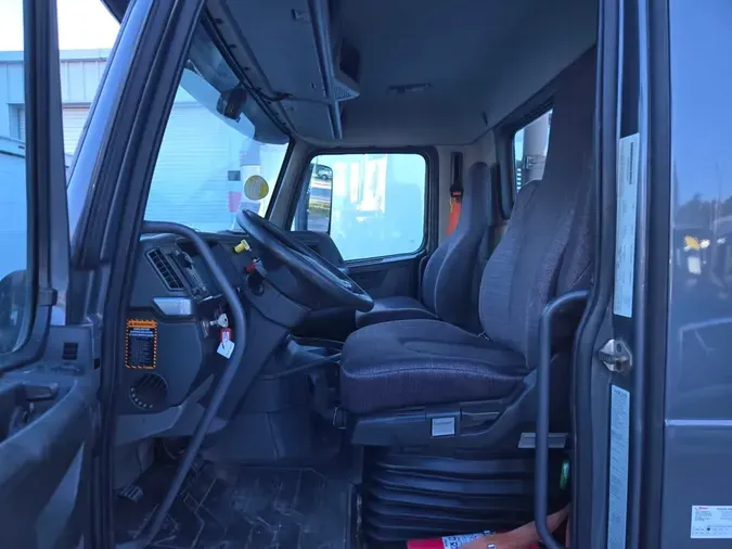 2019 VOLVO VNL64T-300