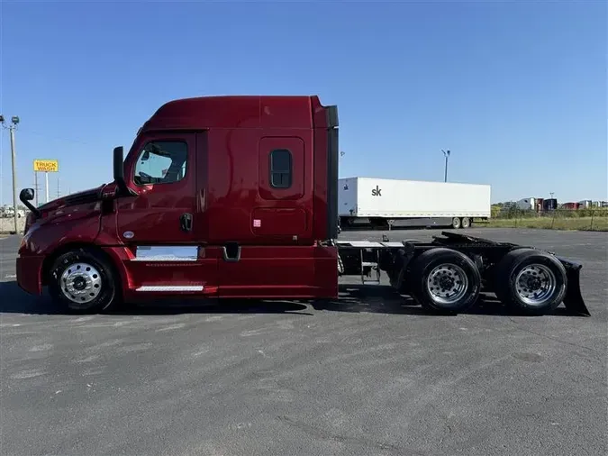 2019 FREIGHTLINER CA126