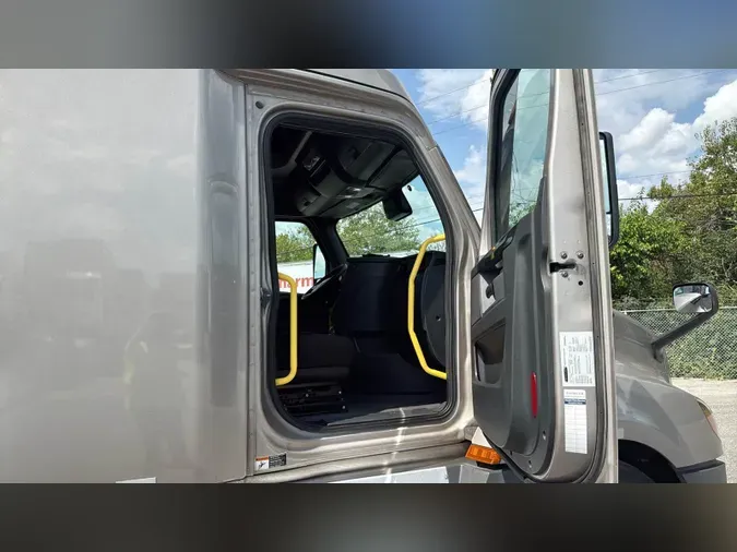 2025 Freightliner Cascadia 12608b48d410a9b719a1fe8bfe963a7cdad