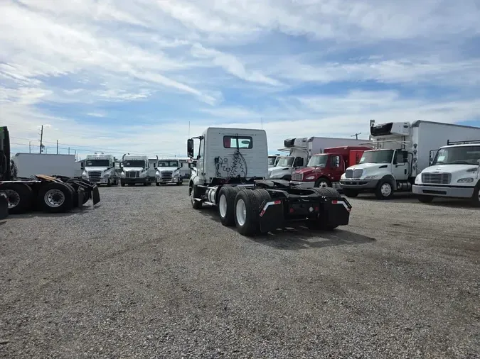 2019 VOLVO VNL64T-300