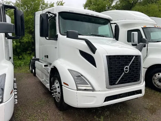 2019 VOLVO VNR64T640