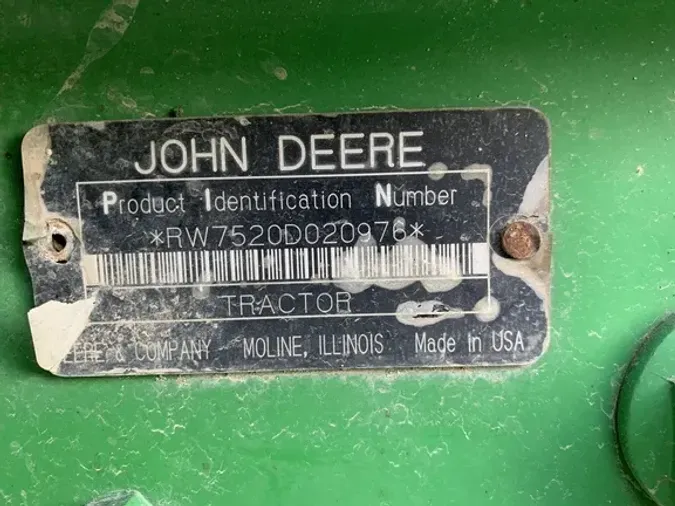2004 John Deere 7520