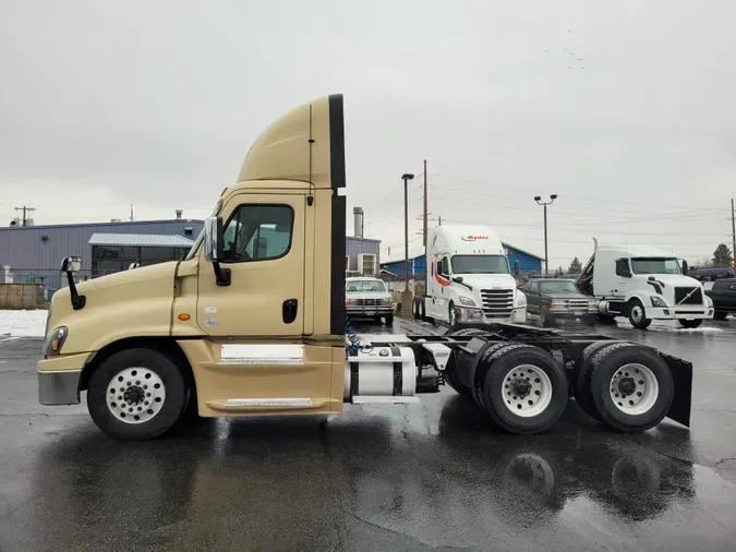 2016 FREIGHTLINER/MERCEDES CASCADIA 125