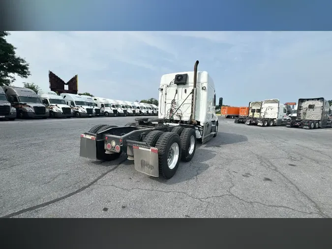 2021 Freightliner Cascadia 126