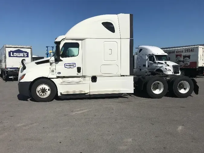 2018 Freightliner T12664ST