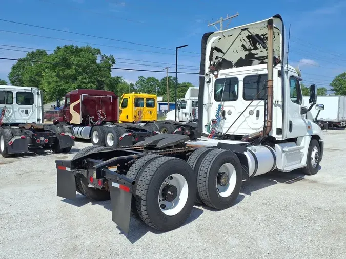 2016 FREIGHTLINER/MERCEDES CASCADIA 125