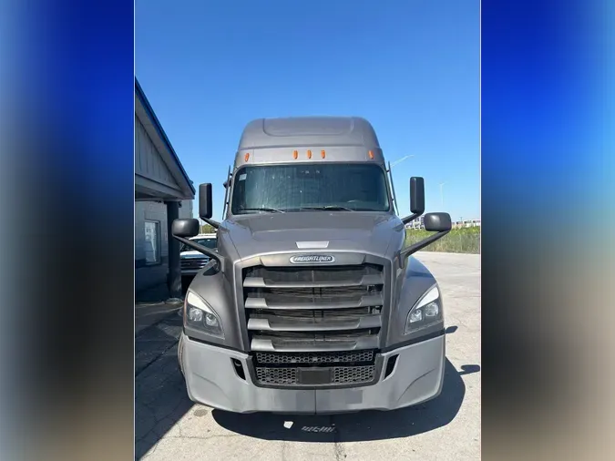 2021 FREIGHTLINER Cascadia 126