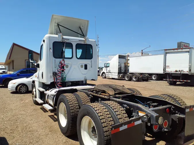 2016 FREIGHTLINER/MERCEDES CASCADIA 125