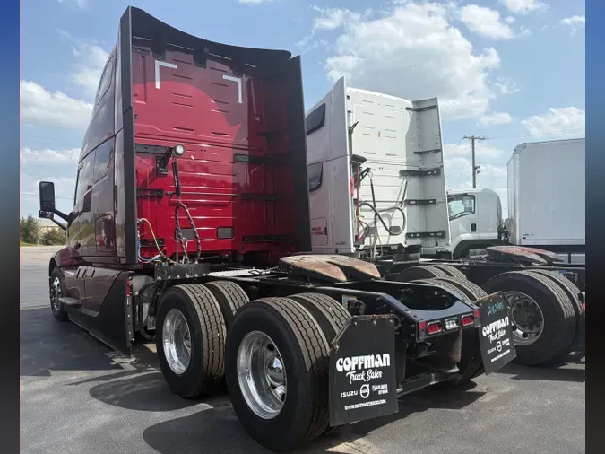 2025 VOLVO TRUCK VNL64TV04