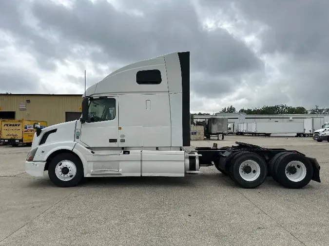 2016 Volvo VNL64670