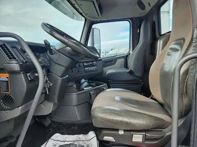 2019 VOLVO VNL62T300