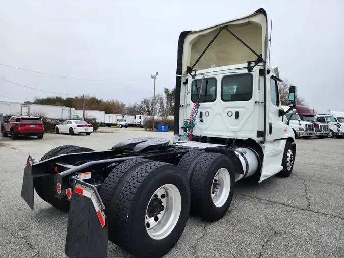 2018 FREIGHTLINER/MERCEDES CASCADIA 125