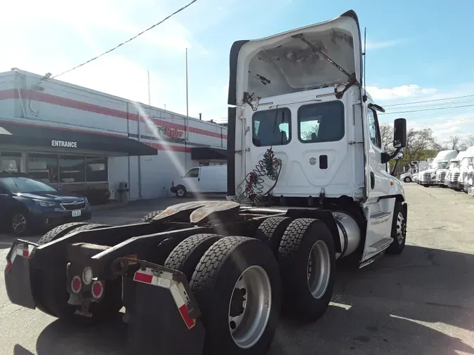 2016 FREIGHTLINER/MERCEDES CASCADIA 125