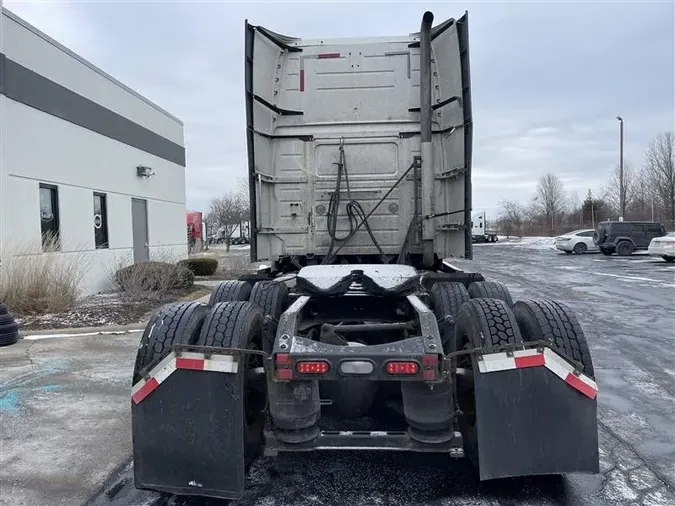 2014 VOLVO VNL670