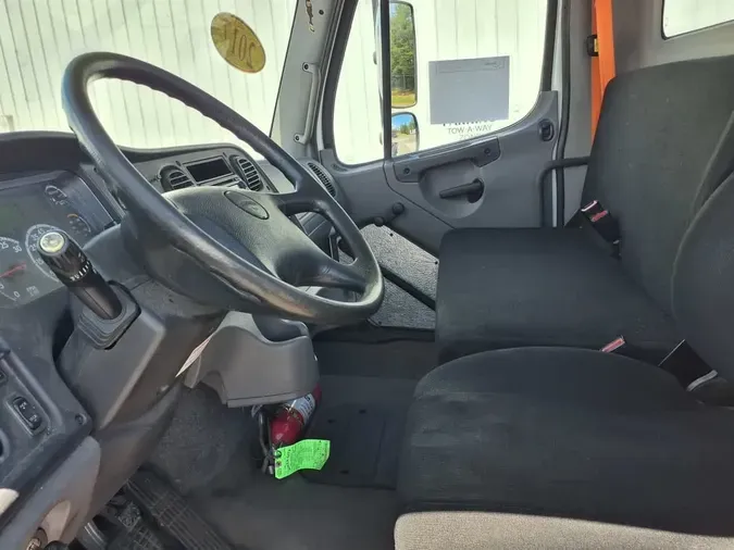 2017 FREIGHTLINER M2 106