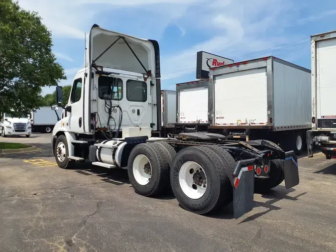 2018 FREIGHTLINER CASCADIA 113" DAYCAB